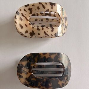 Two Teleties medium flat hair clips.